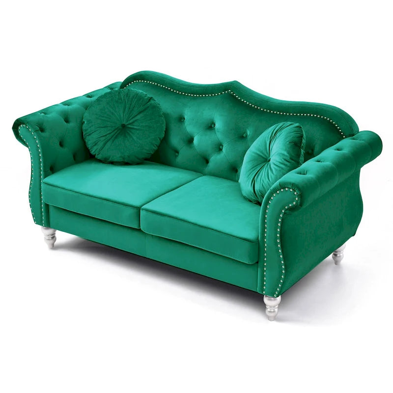 Causeuse en velours de 173 cm (coussins décoratifs inclus) — 173 cm (L) x 89 cm (l) x 86 cm (H)