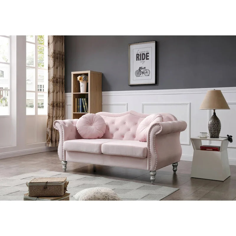 Causeuse en velours de 173 cm (coussins décoratifs inclus) — 173 cm (L) x 89 cm (l) x 86 cm (H)