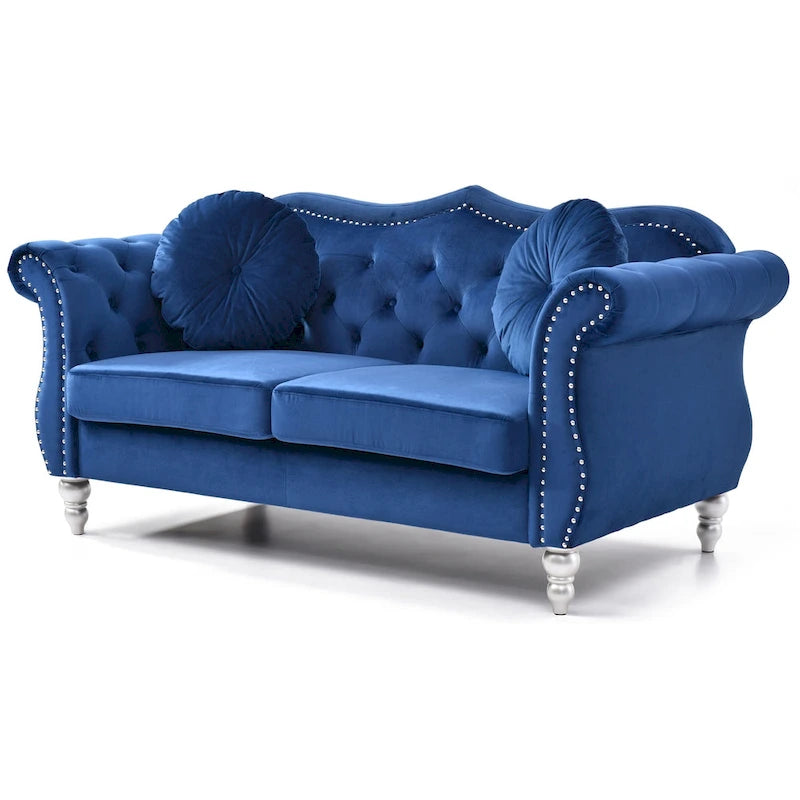 Causeuse en velours de 173 cm (coussins décoratifs inclus) — 173 cm (L) x 89 cm (l) x 86 cm (H)
