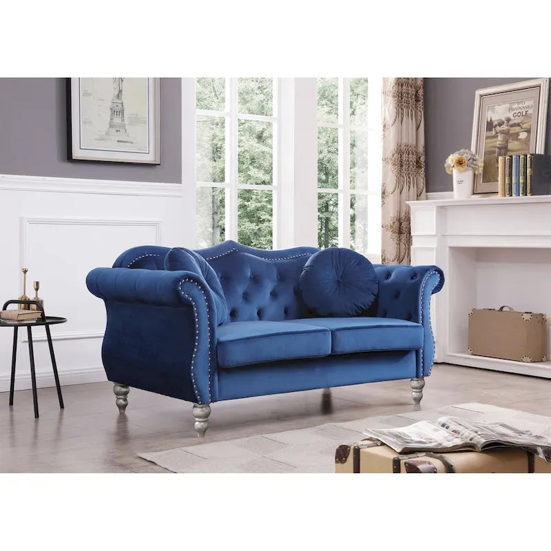 Causeuse en velours de 173 cm (coussins décoratifs inclus) — 173 cm (L) x 89 cm (l) x 86 cm (H)