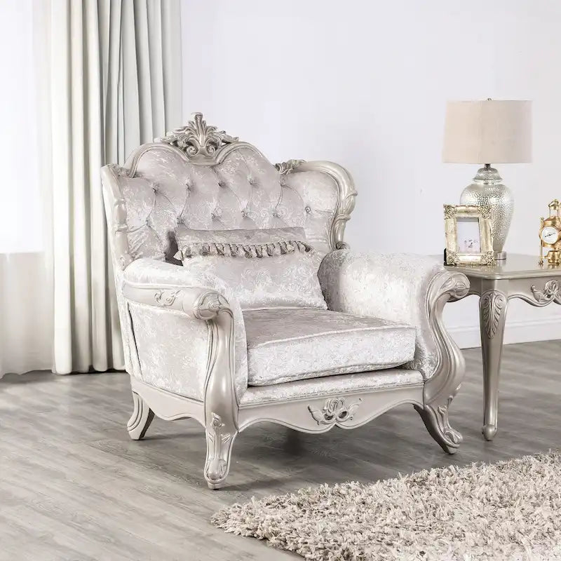 Fauteuil de style traditionnel — Dossier capitonné, Coussin décoratif inclus