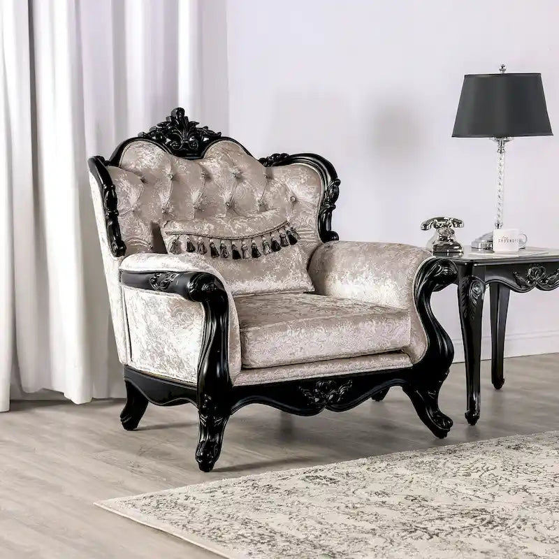 Fauteuil de style traditionnel — Dossier capitonné, Coussin décoratif inclus