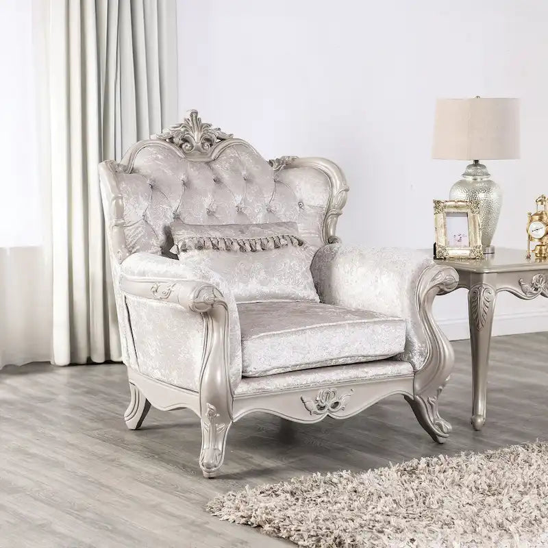 Fauteuil de style traditionnel — Dossier capitonné, Coussin décoratif inclus