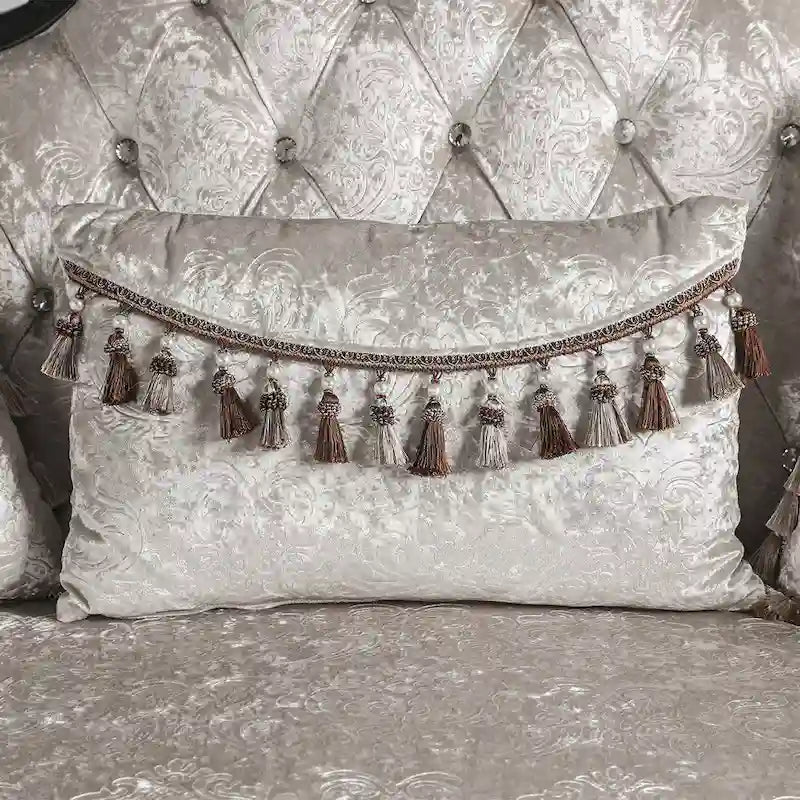 Fauteuil de style traditionnel — Dossier capitonné, Coussin décoratif inclus