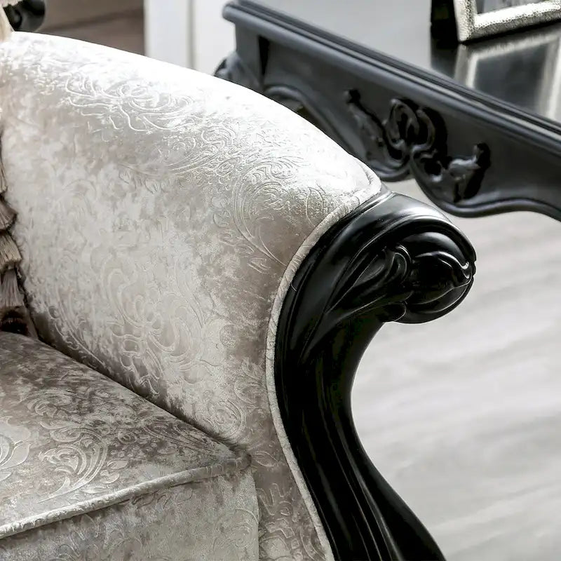 Fauteuil de style traditionnel — Dossier capitonné, Coussin décoratif inclus